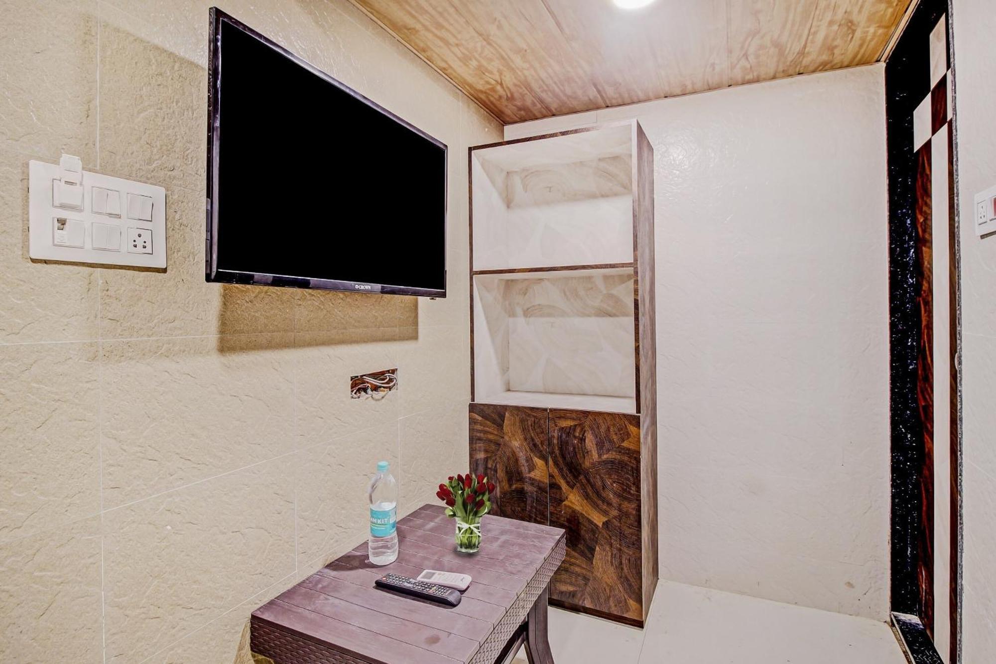 Hotel Ambedkar Kalyān Dış mekan fotoğraf