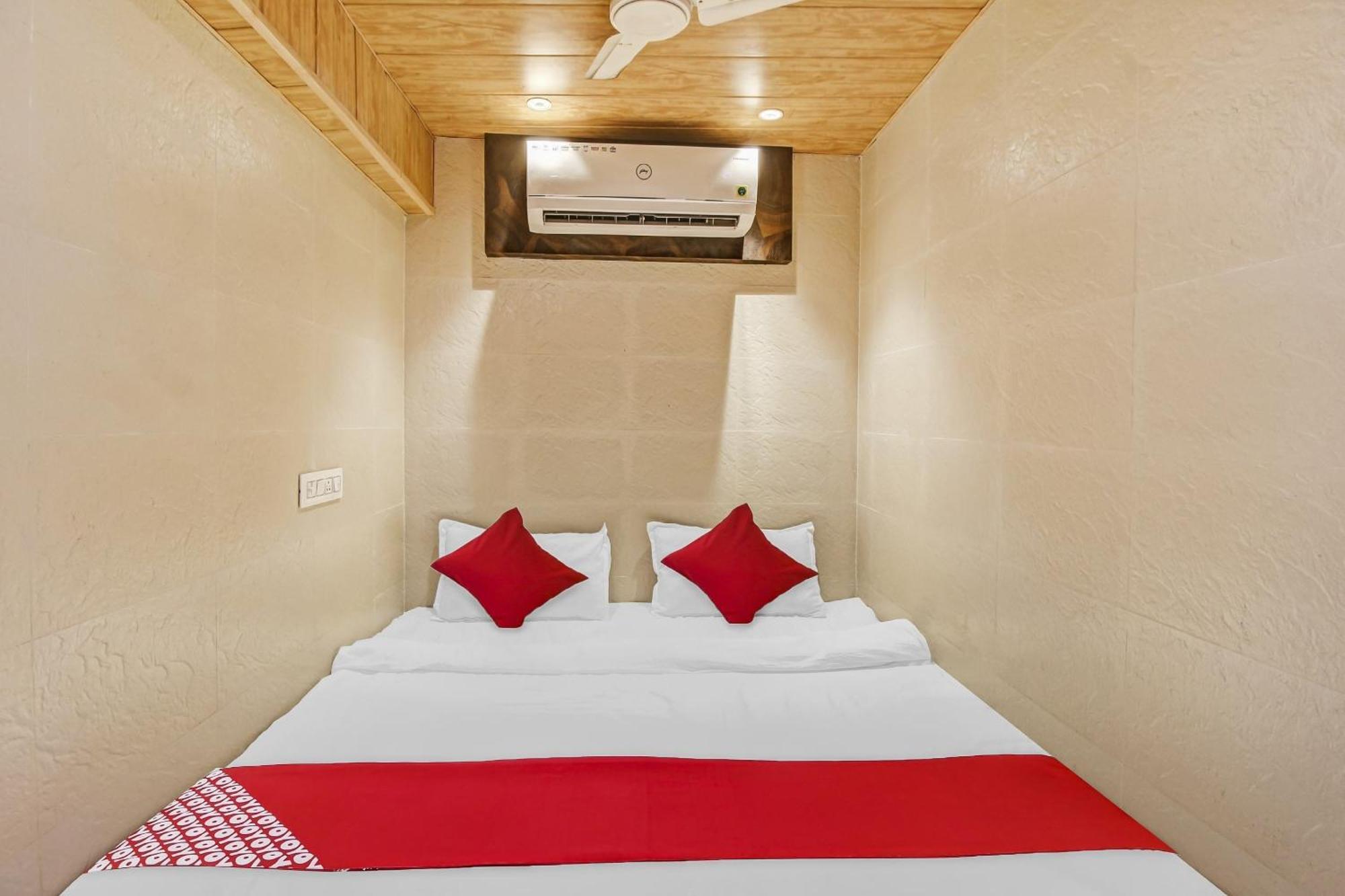 Hotel Ambedkar Kalyān Dış mekan fotoğraf